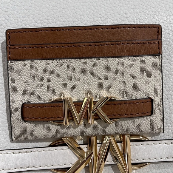 MICHAEL KORS
Reed Large Card Holder Case Wallet
COLOR:Vanilla MK Signature
NWT - Picture 6 of 16